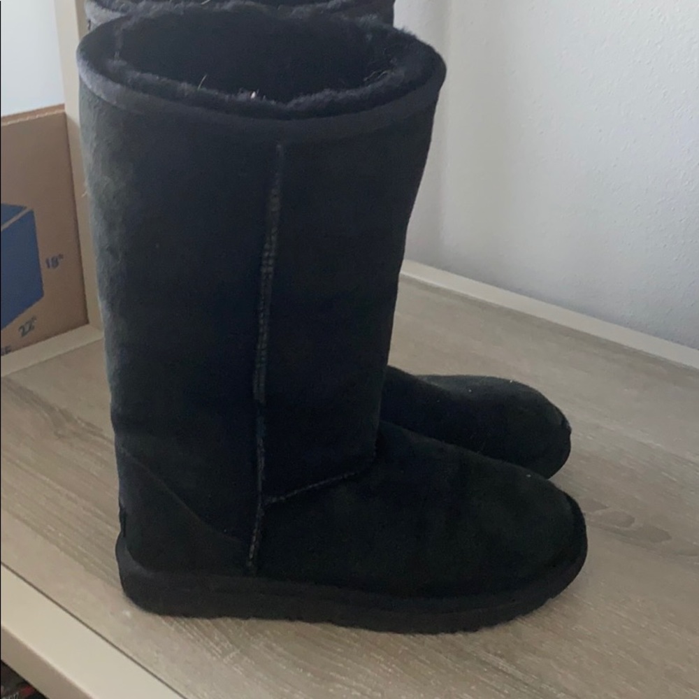Black Tall Ugg’s - Picture 2 of 4